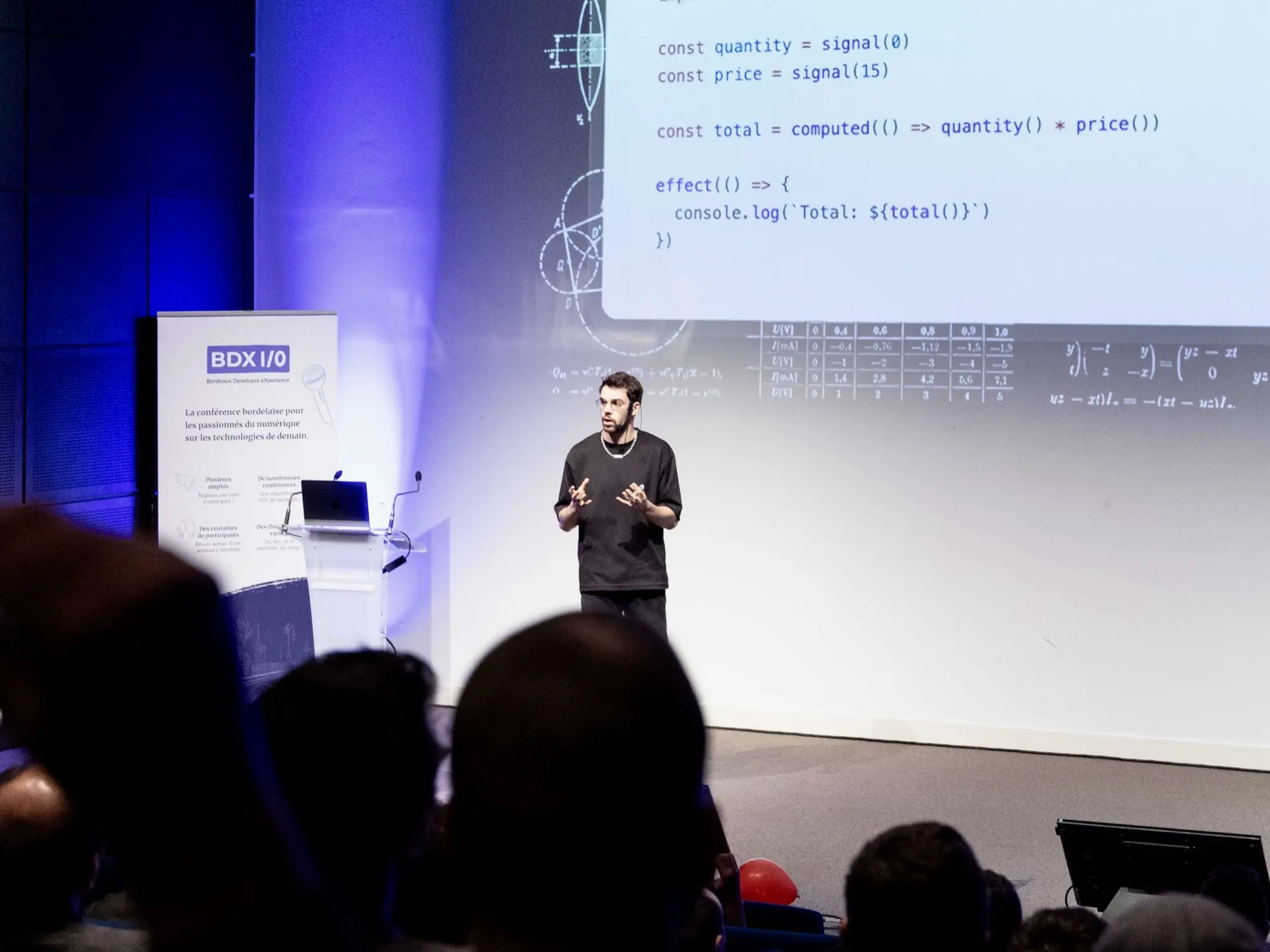 Estéban presenting at BDX I/O 2025.