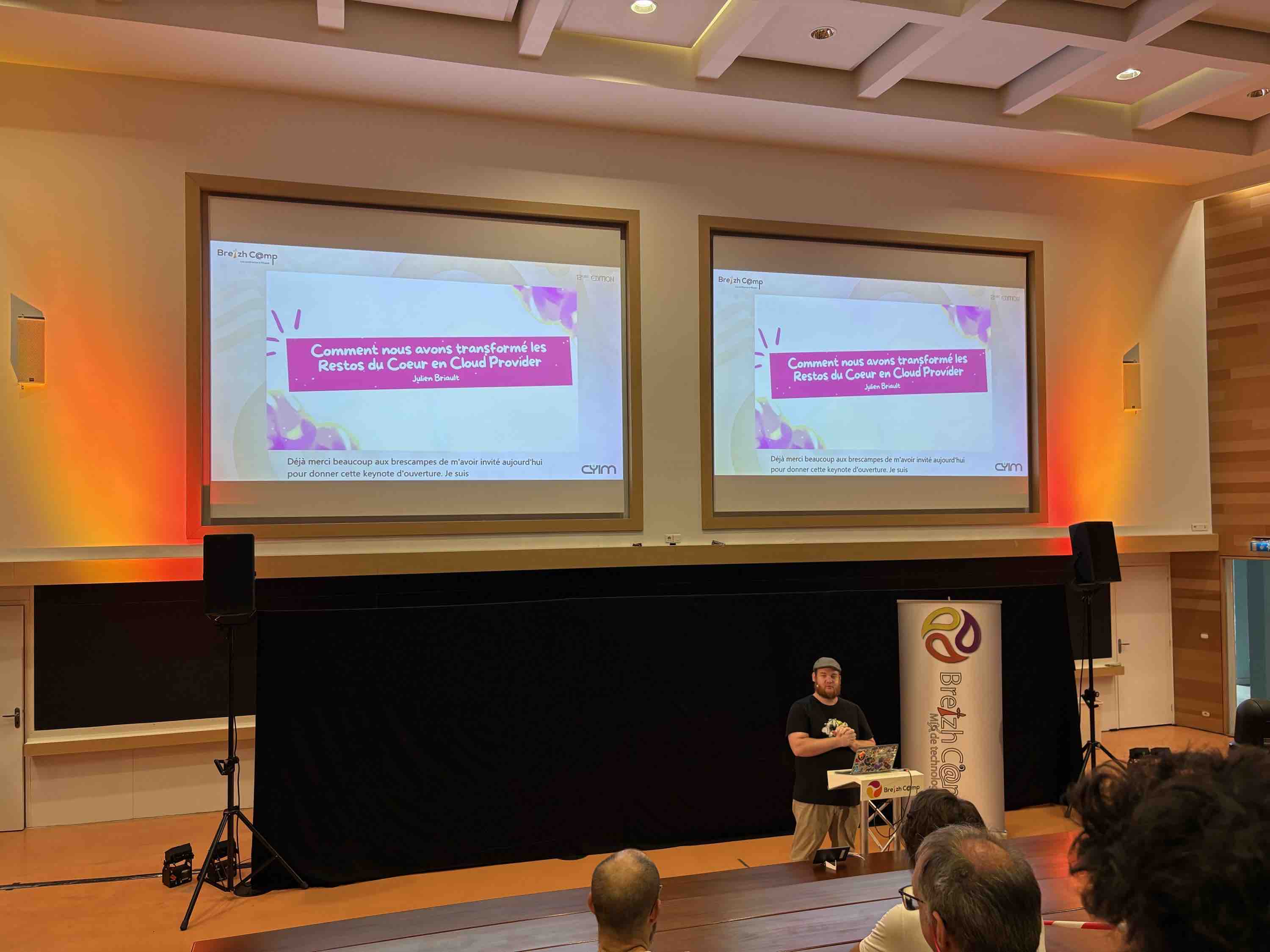 Julien Briault presenting at BreizhCamp 2025