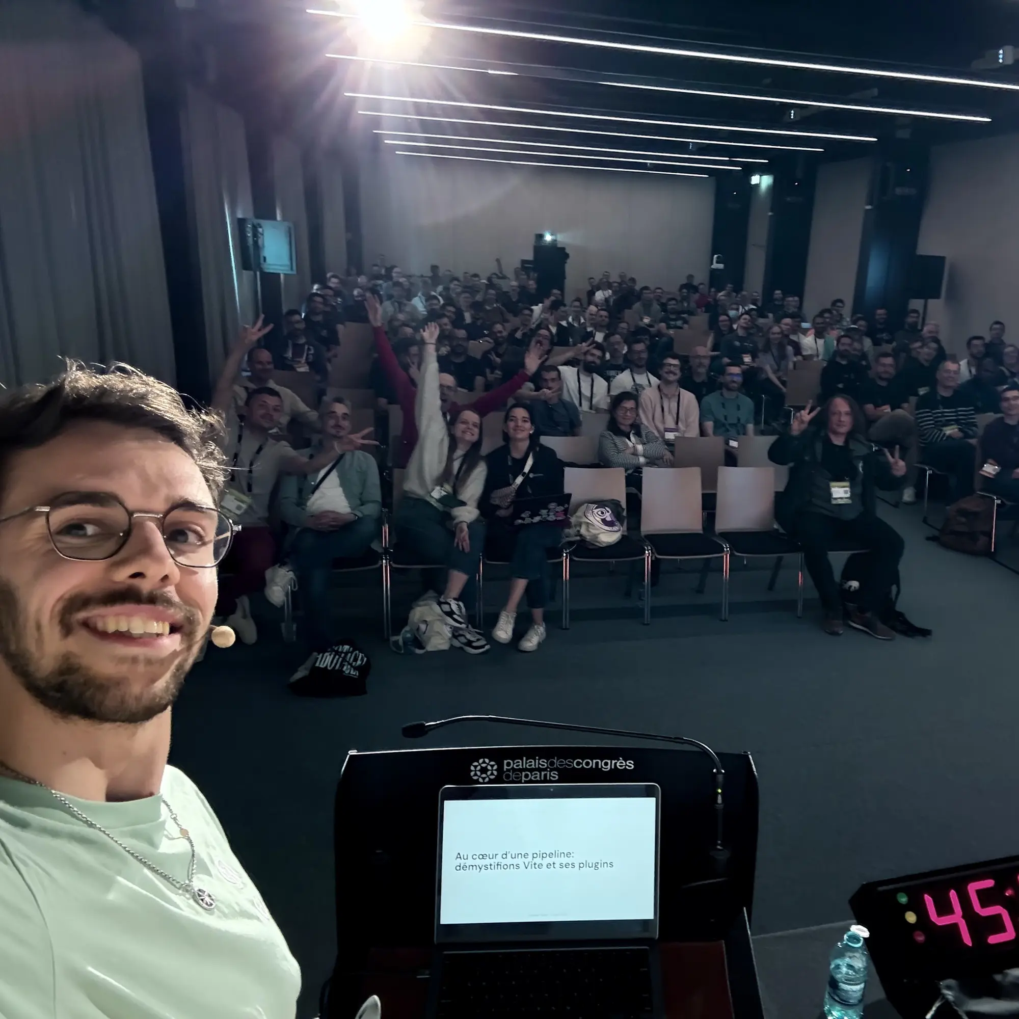 My selfie with the audience, during my talk about Vite