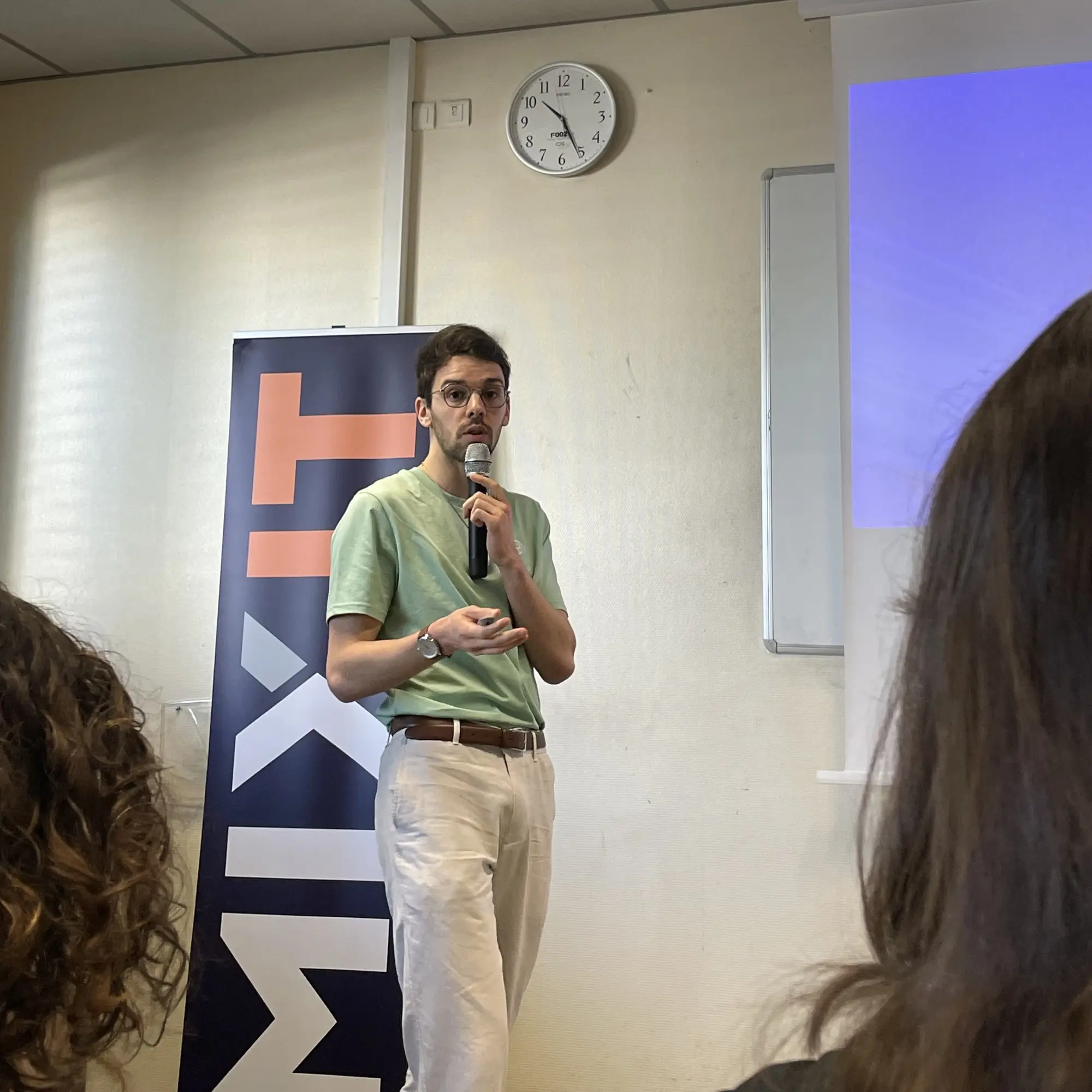 Photo of Estéban during his talk about Vite, photo by Marion